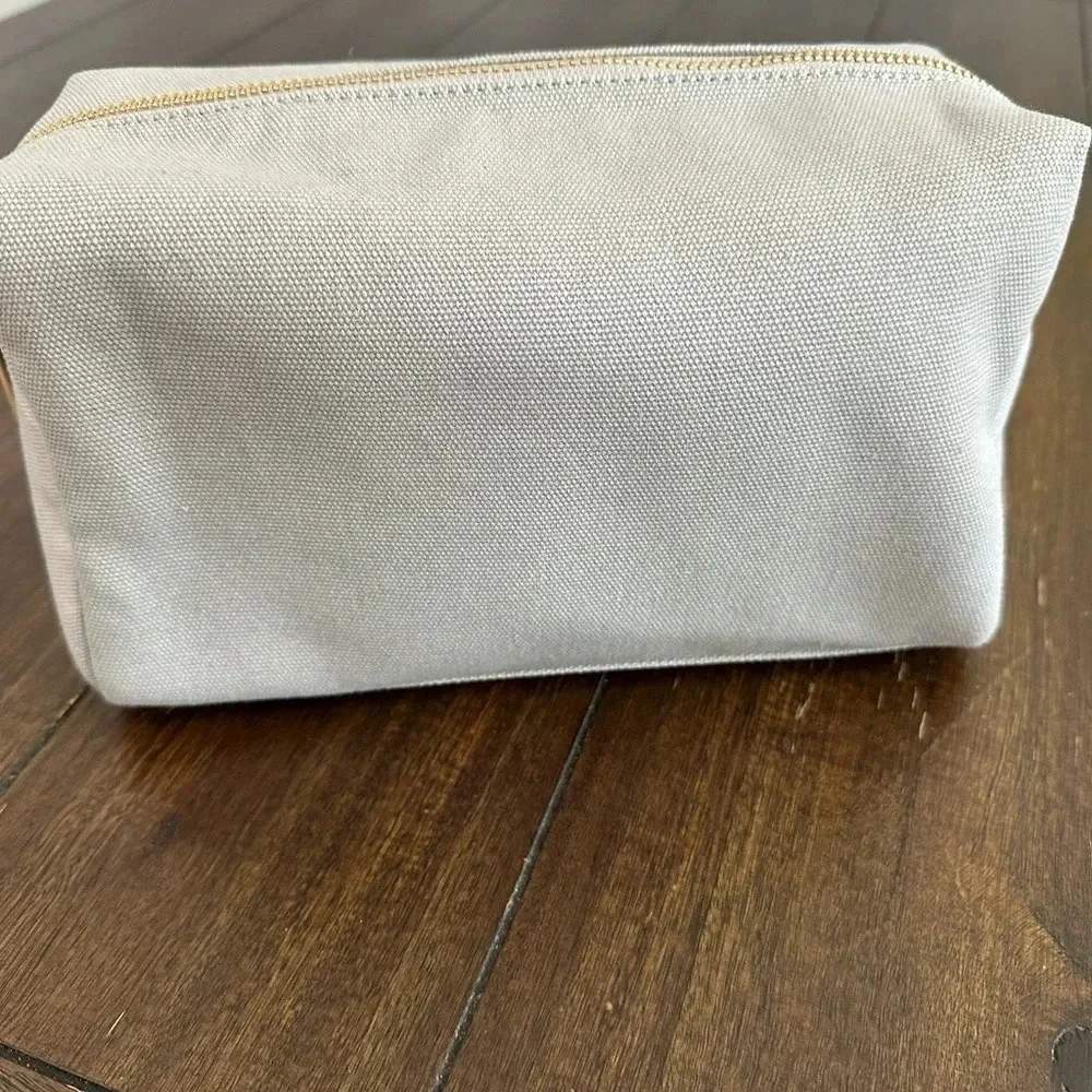 Harklinikken cosmetics bag
